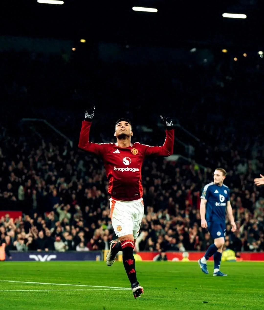  西亚卡姆在曼联比赛中爆冷，精彩发挥引发热议！-kaiyun app